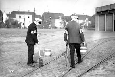 Cleaning the rails