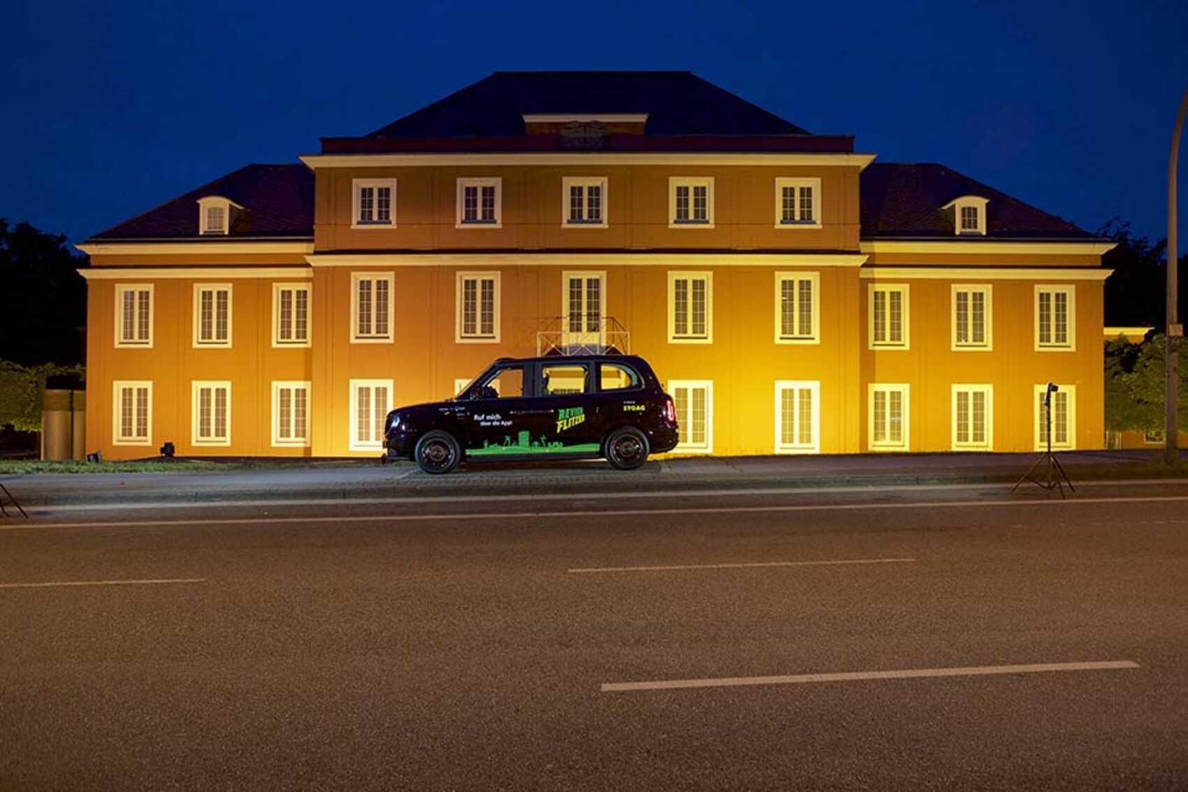 Revierflitzer vor dem Schloss Oberhausen