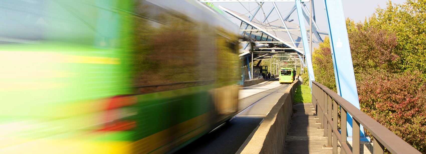 STOAG Bus fährt auf der Trasse