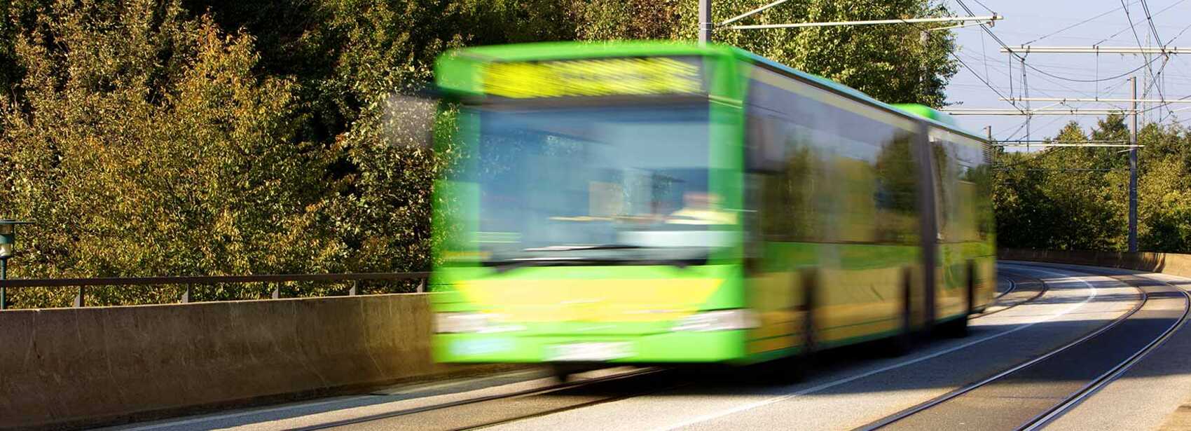 STOAG Bus fährt auf der Trasse