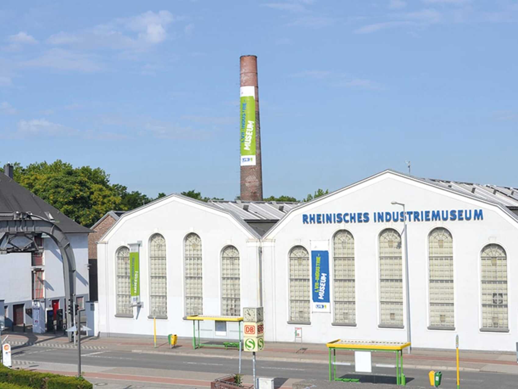 Das LVR Industriemuseum bei Abenddämmerung