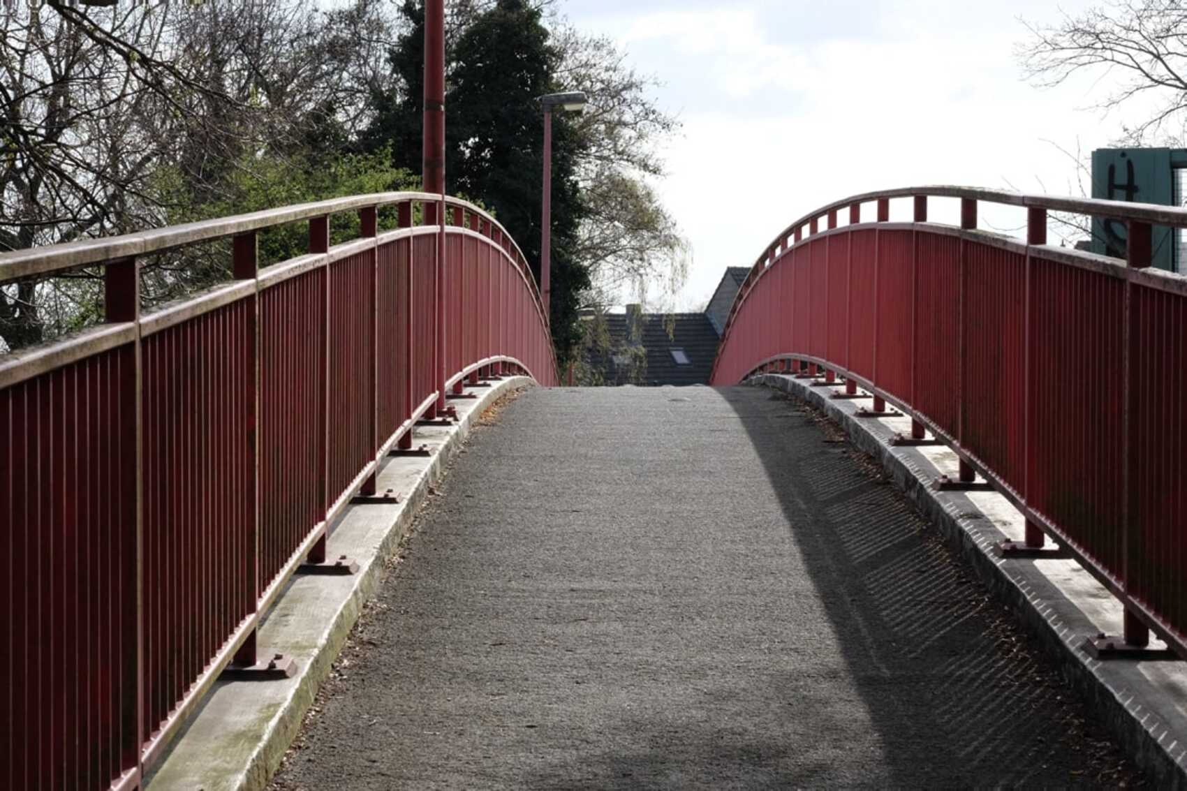 Fussgaengerbruecke ueber die Autobahn A3