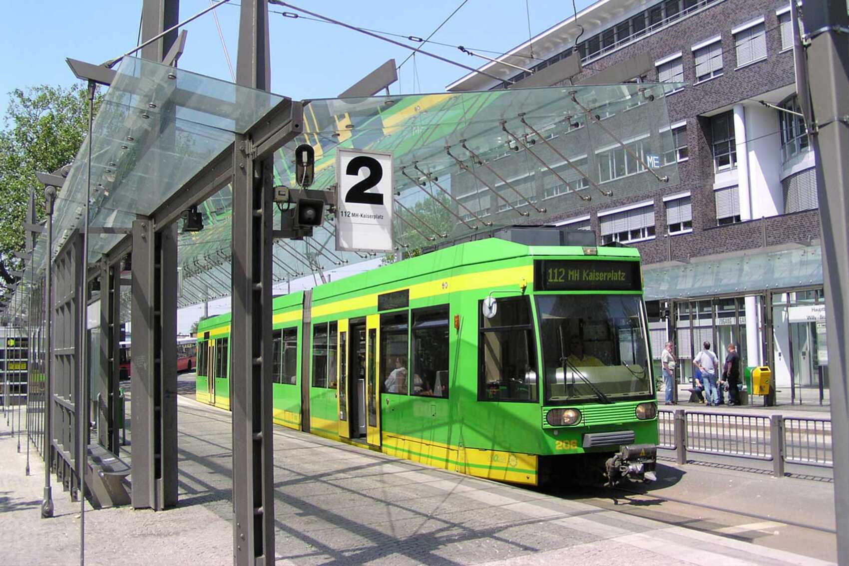 Straßenbahnlinie 112 am Hauptbahnhof Oberhausen