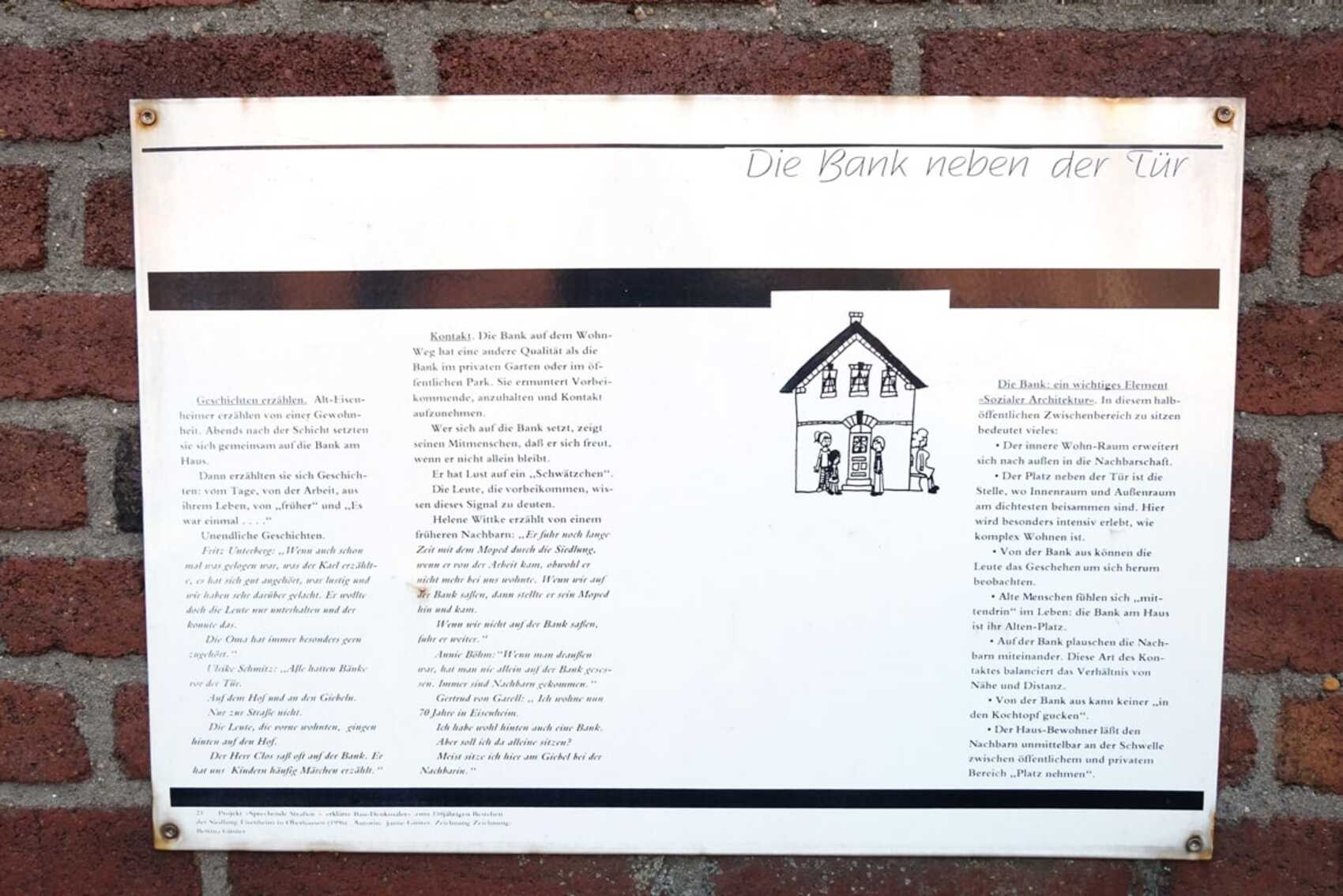 Schild mit Informationen über die Bänke vor den Häusern iin Eisenheim