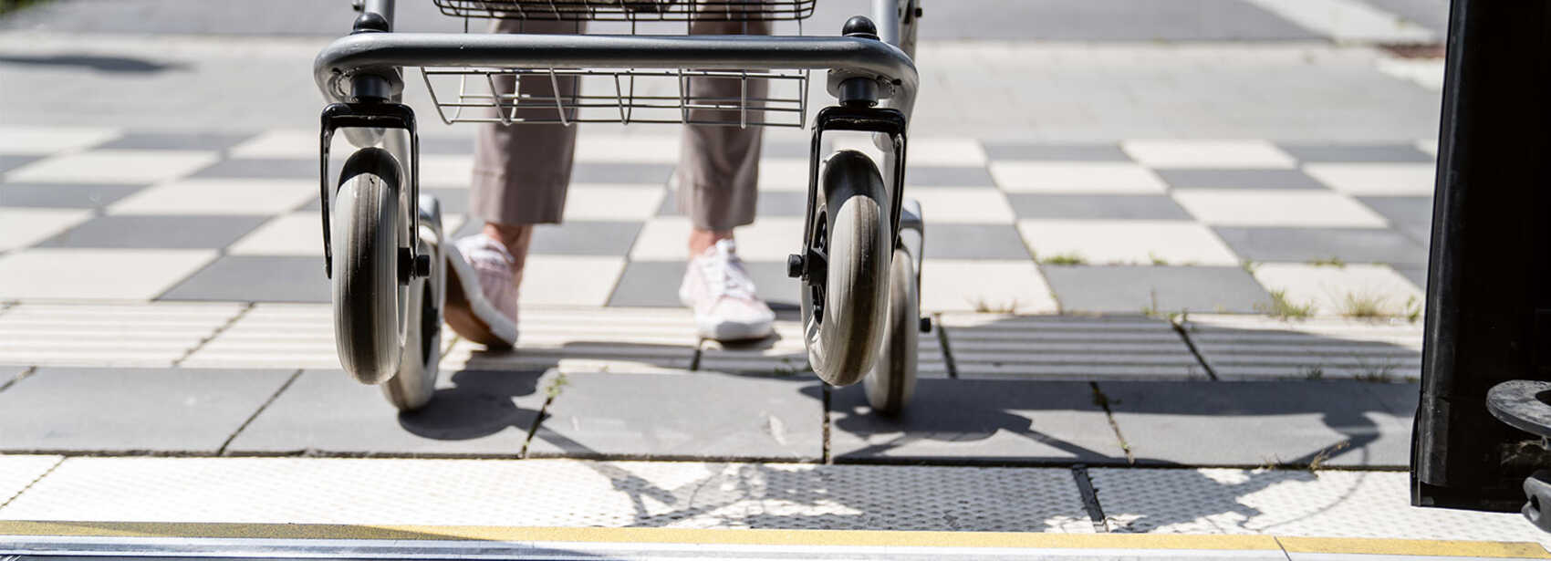 Barrierefreiheit STOAG Einstieg mit Rollator